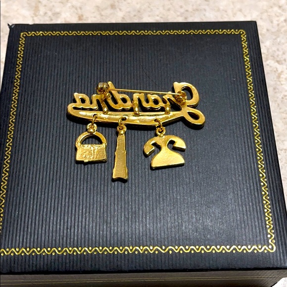 VINTAGE GRANDMA GOLD-TONE CHARM BROOCH - Picture 2 of 3